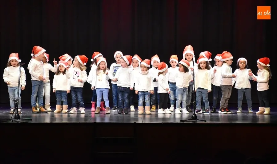 Foto 11 - El Colegio Mir&oacute;briga invita a sonre&iacute;r en su concurrida doble funci&oacute;n navide&ntilde;a