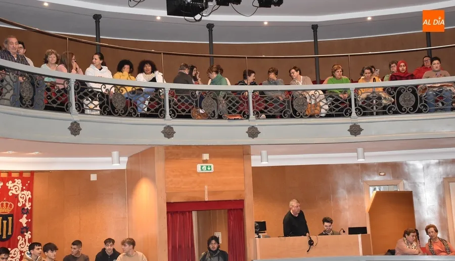 Foto 6 - Alumnos de Bachillerato, FP y la Escuela de Adultos &lsquo;degustan&rsquo; unas bailables &lsquo;Fresas con Nata&rsquo;