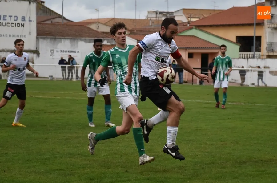 Foto 4 - El Ciudad Rodrigo desarbola al Betis a base de golazos y luchar&aacute; el mi&eacute;rcoles por el liderato