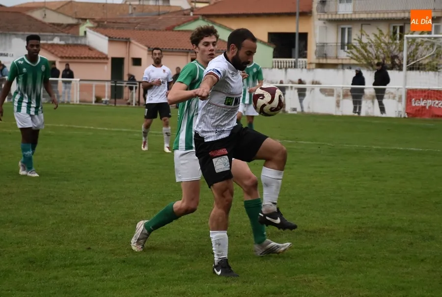 Foto 5 - El Ciudad Rodrigo desarbola al Betis a base de golazos y luchar&aacute; el mi&eacute;rcoles por el liderato