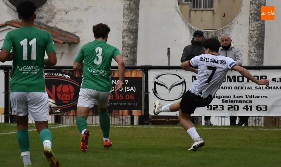 Foto 6 - El Ciudad Rodrigo desarbola al Betis a base de golazos y luchar&aacute; el mi&eacute;rcoles por el liderato