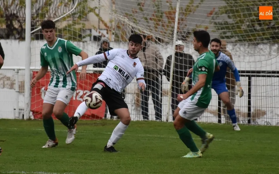 Foto 7 - El Ciudad Rodrigo desarbola al Betis a base de golazos y luchar&aacute; el mi&eacute;rcoles por el liderato