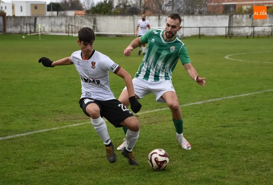 Foto 8 - El Ciudad Rodrigo desarbola al Betis a base de golazos y luchar&aacute; el mi&eacute;rcoles por el liderato