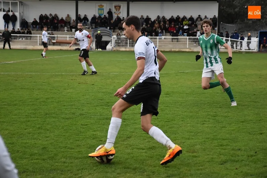 Foto 10 - El Ciudad Rodrigo desarbola al Betis a base de golazos y luchar&aacute; el mi&eacute;rcoles por el liderato