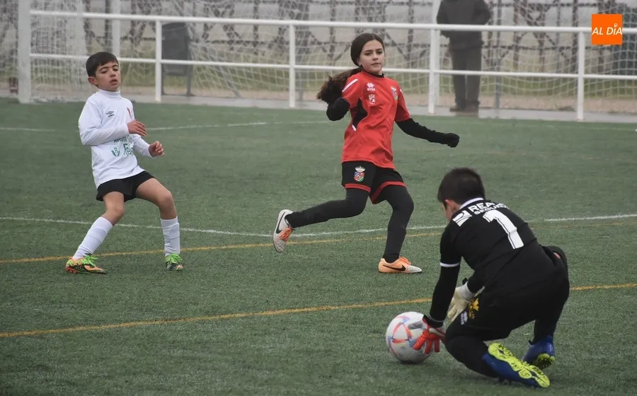 Foto 4 - Fest&iacute;n goleador del Alev&iacute;n B del Ciudad Rodrigo para cerrar un 2023 inmaculado como locales