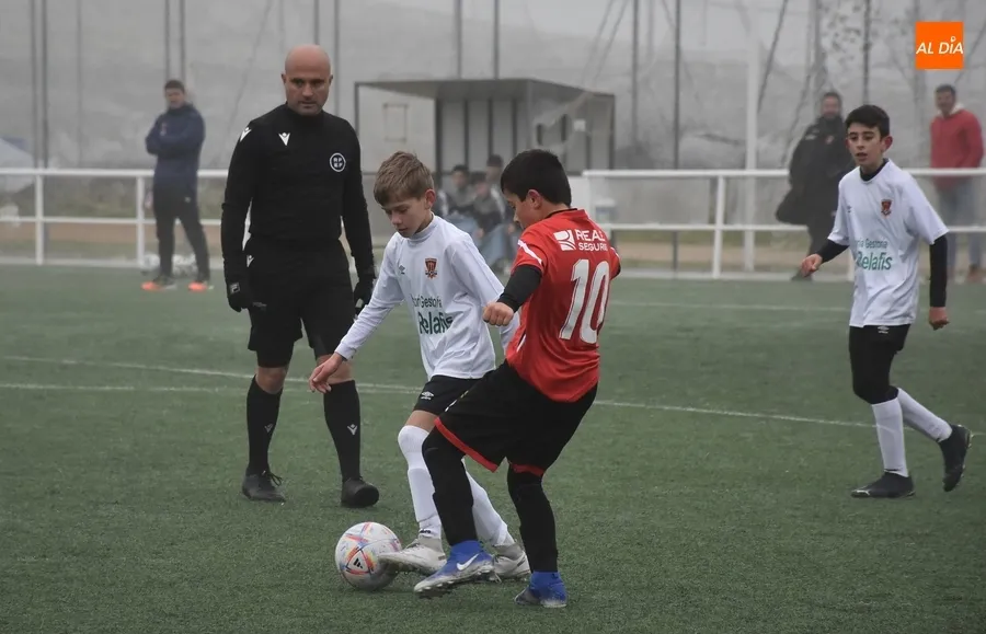 Foto 5 - Fest&iacute;n goleador del Alev&iacute;n B del Ciudad Rodrigo para cerrar un 2023 inmaculado como locales