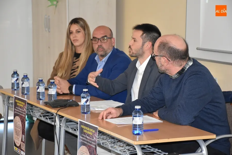 Foto 2 - Los responsables de FortLab mantienen una &ldquo;toma de contacto&rdquo; con el territorio