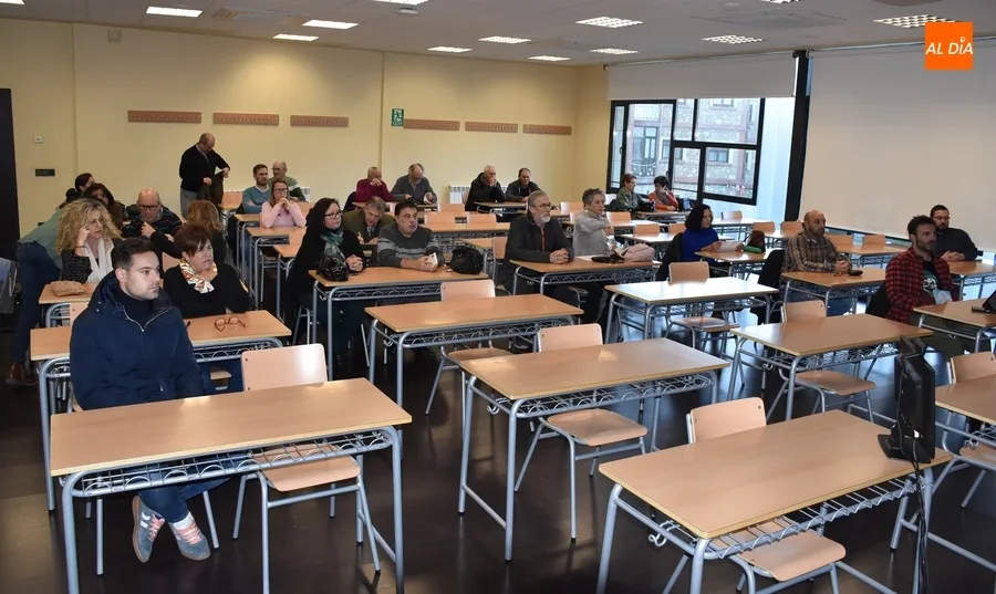 Foto 3 - Los responsables de FortLab mantienen una &ldquo;toma de contacto&rdquo; con el territorio