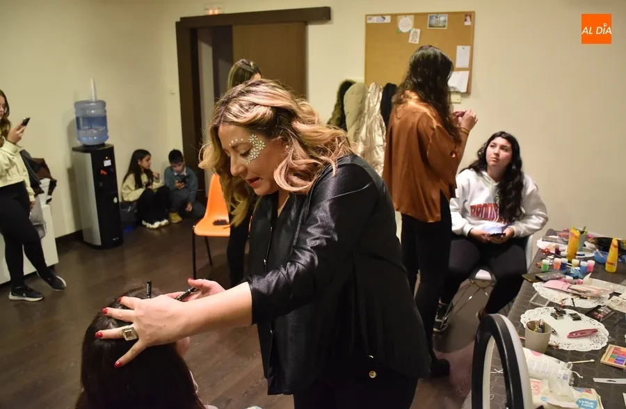 Foto 5 - A punto para la Nochevieja Joven con el maquillaje glitter bar