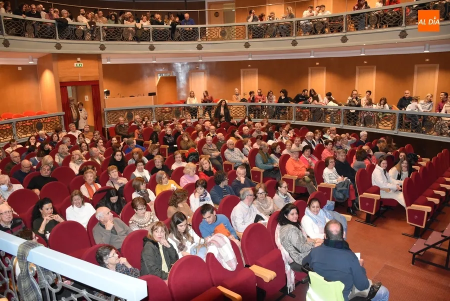 Foto 2 - La Banda de M&uacute;sica ofrece un concierto repleto de esp&iacute;ritu navide&ntilde;o en un Teatro casi lleno