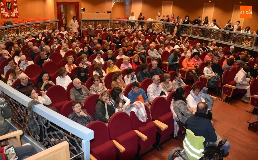 Foto 3 - La Banda de M&uacute;sica ofrece un concierto repleto de esp&iacute;ritu navide&ntilde;o en un Teatro casi lleno