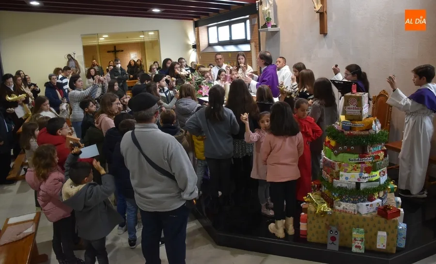 Foto 3 - Las parroquias mirobrigenses bendicen las im&aacute;genes del Ni&ntilde;o Jes&uacute;s de sus fieles
