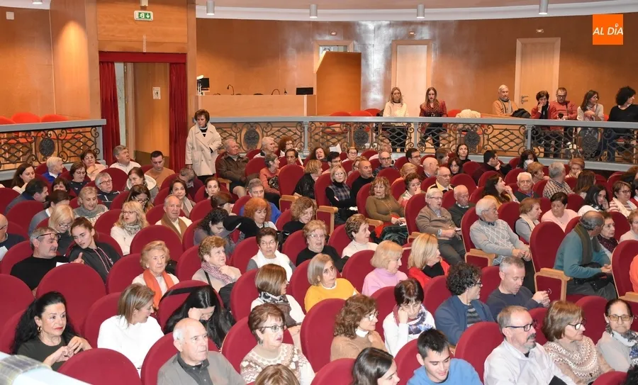 Foto 6 - La Banda de M&uacute;sica ofrece un concierto repleto de esp&iacute;ritu navide&ntilde;o en un Teatro casi lleno