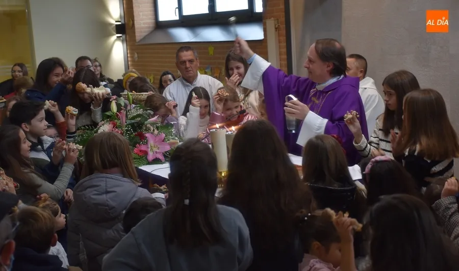 Foto 4 - Las parroquias mirobrigenses bendicen las im&aacute;genes del Ni&ntilde;o Jes&uacute;s de sus fieles