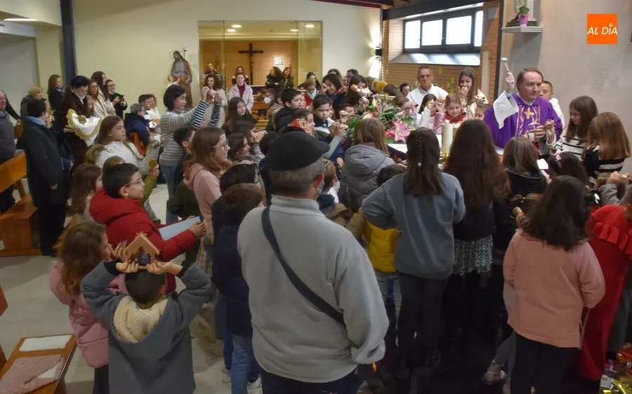 Foto 5 - Las parroquias mirobrigenses bendicen las im&aacute;genes del Ni&ntilde;o Jes&uacute;s de sus fieles