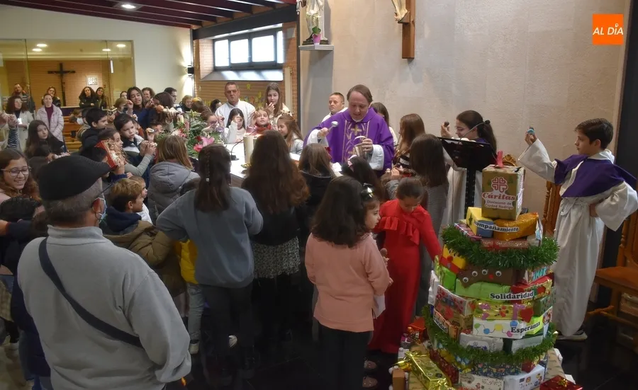 Foto 7 - Las parroquias mirobrigenses bendicen las im&aacute;genes del Ni&ntilde;o Jes&uacute;s de sus fieles