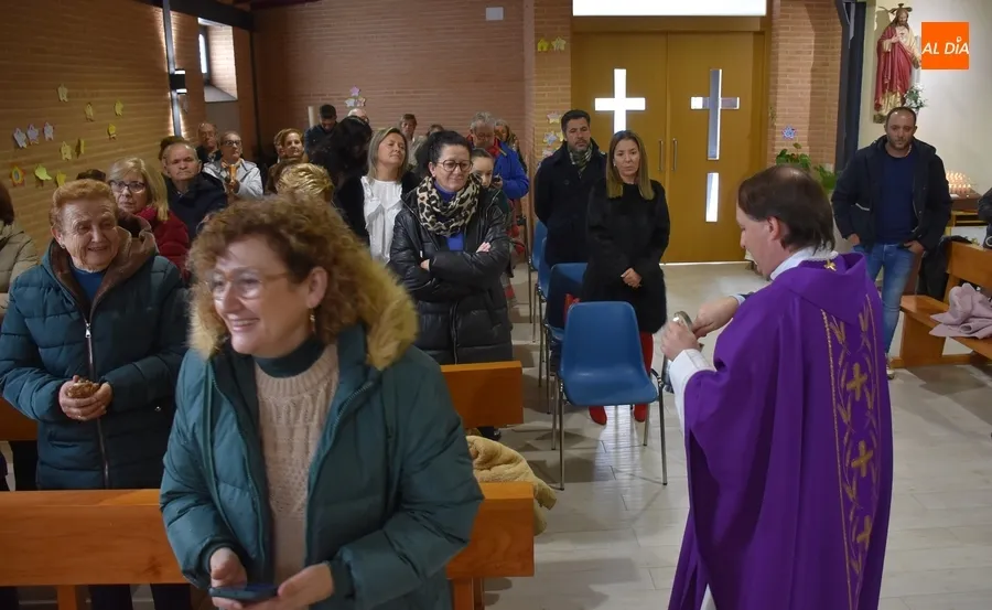 Foto 11 - Las parroquias mirobrigenses bendicen las im&aacute;genes del Ni&ntilde;o Jes&uacute;s de sus fieles