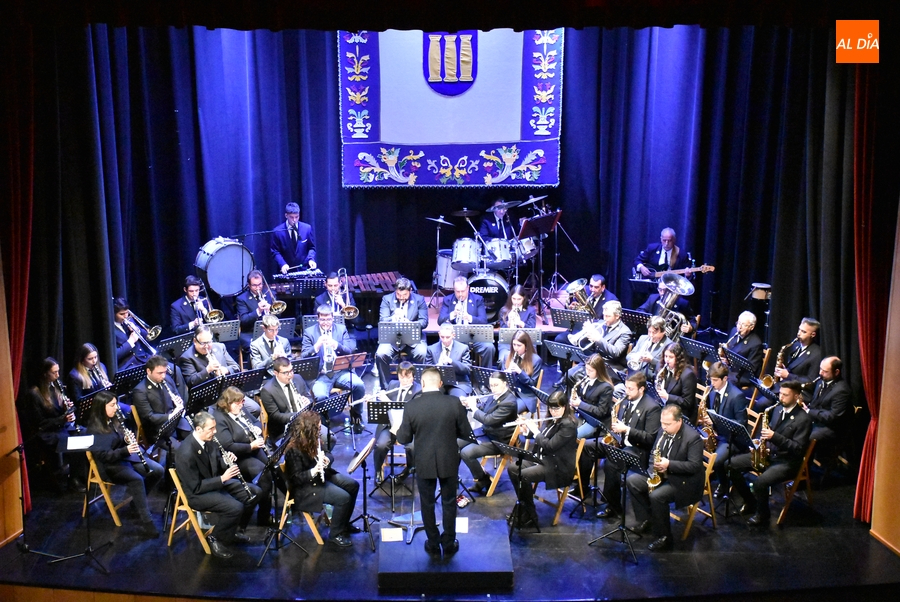 La Banda de M&uacute;sica ofrece un concierto repleto de esp&iacute;ritu navide&ntilde;o en un Teatro casi lle