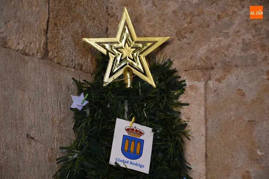 Foto 4 - 1Foto: El &aacute;rbol navide&ntilde;o m&aacute;s mirobrigense