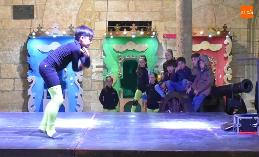 Foto 3 - Larga y concurrida Nochevieja Joven en la Plaza con el Club &Iacute;taca como protagonista principal