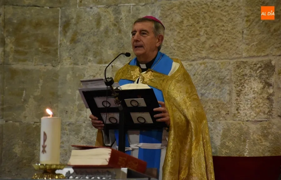 Foto 4 - El Obispo preside la Vigilia Joven por la Inmaculada