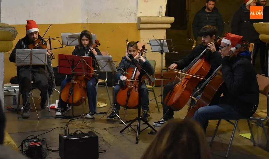 Foto 3 - Alumnos de la Escuela de M&uacute;sica animan el cl&aacute;sico bel&eacute;n viviente del Bot&oacute;n Charro