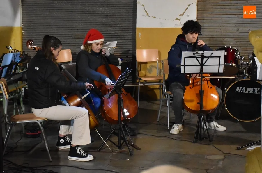 Foto 4 - Alumnos de la Escuela de M&uacute;sica animan el cl&aacute;sico bel&eacute;n viviente del Bot&oacute;n Charro