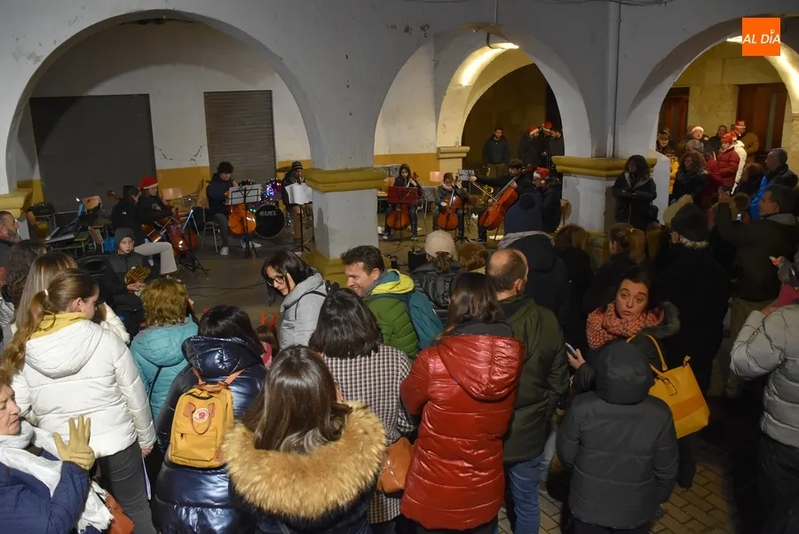 Foto 5 - Alumnos de la Escuela de M&uacute;sica animan el cl&aacute;sico bel&eacute;n viviente del Bot&oacute;n Charro