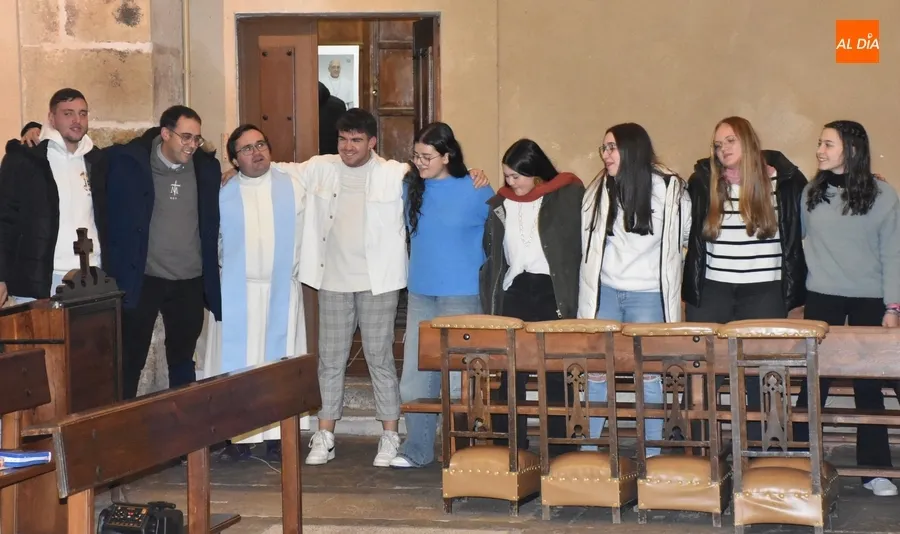 Foto 11 - El Obispo preside la Vigilia Joven por la Inmaculada