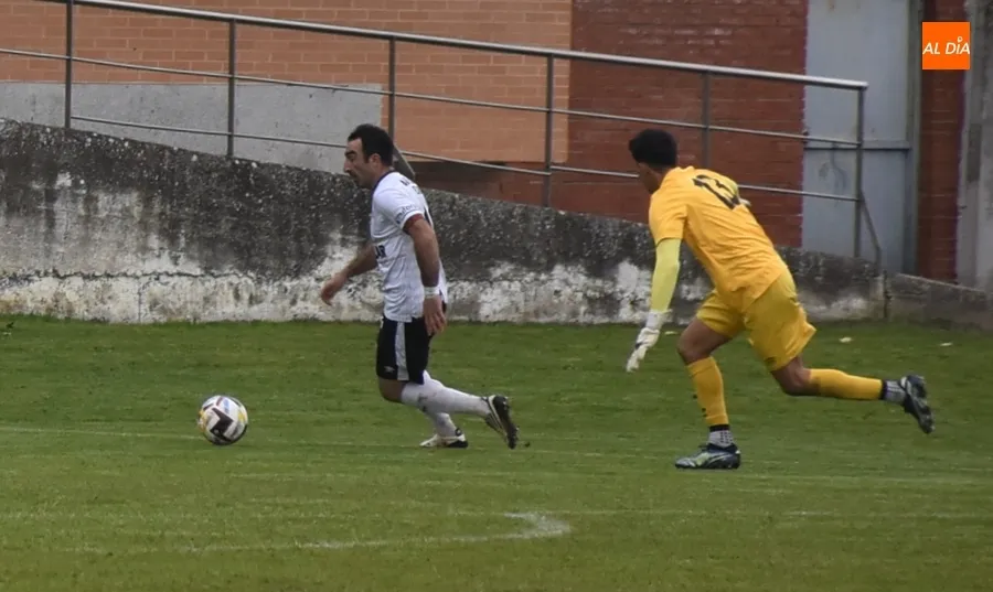 Foto 2 - Final feliz de a&ntilde;o para el Ciudad Rodrigo Senior con un goleador derby ante el Salamanca CF UDS B