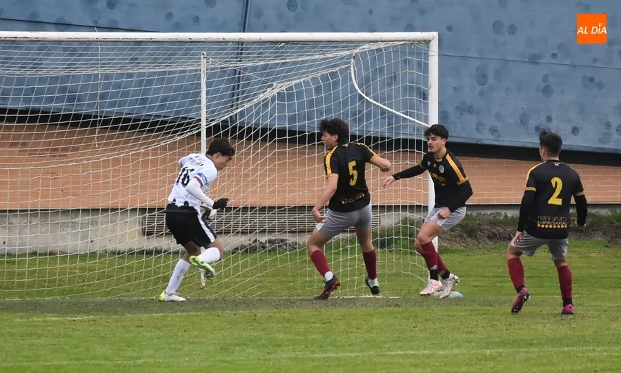 Foto 4 - Final feliz de a&ntilde;o para el Ciudad Rodrigo Senior con un goleador derby ante el Salamanca CF UDS B
