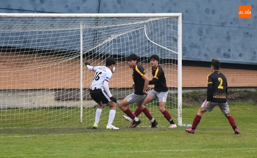Foto 5 - Final feliz de a&ntilde;o para el Ciudad Rodrigo Senior con un goleador derby ante el Salamanca CF UDS B