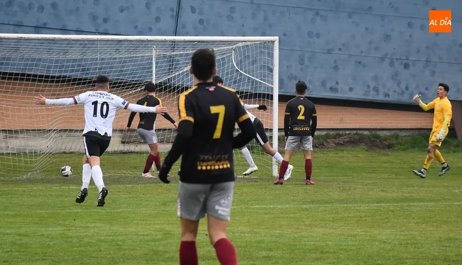 Foto 6 - Final feliz de a&ntilde;o para el Ciudad Rodrigo Senior con un goleador derby ante el Salamanca CF UDS B