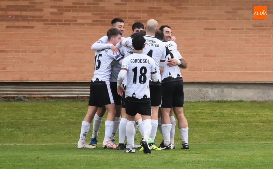 Foto 9 - Final feliz de a&ntilde;o para el Ciudad Rodrigo Senior con un goleador derby ante el Salamanca CF UDS B