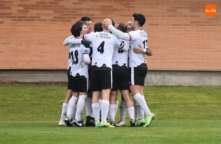 Foto 10 - Final feliz de a&ntilde;o para el Ciudad Rodrigo Senior con un goleador derby ante el Salamanca CF UDS B