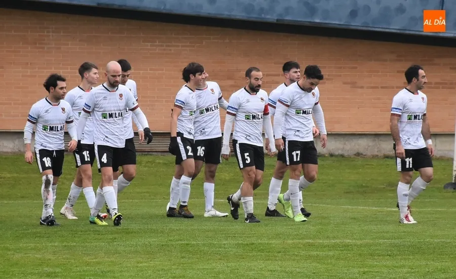 Foto 11 - Final feliz de a&ntilde;o para el Ciudad Rodrigo Senior con un goleador derby ante el Salamanca CF UDS B