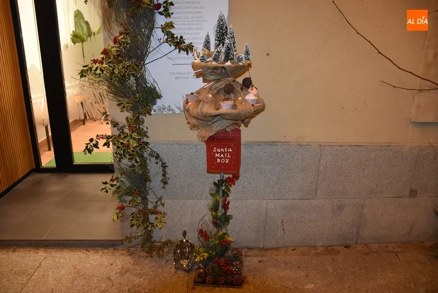 Foto 7 - As&iacute; es la decoraci&oacute;n navide&ntilde;a comercial del centro hist&oacute;rico, con mucho verde, nieve y m&uacute;sica