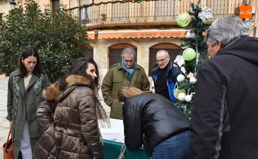 Foto 7 - Vox recoge unas 300 firmas en apenas 3 horas contra la subida del IBI