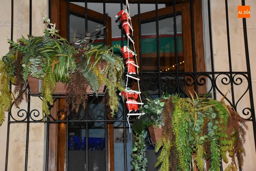 Foto 10 - As&iacute; es la decoraci&oacute;n navide&ntilde;a comercial del centro hist&oacute;rico, con mucho verde, nieve y m&uacute;sica