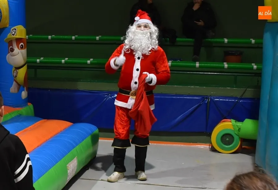 Foto 6 - Pap&aacute; Noel se pasa por Navilandia en otra animada tarde