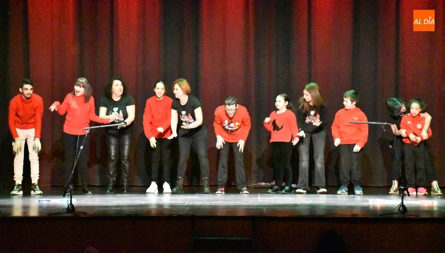 Foto 3 - El Colegio San Francisco rinde tributo a los superh&eacute;roes, en especial a una &lsquo;de la tiza&rsquo; que se jubila