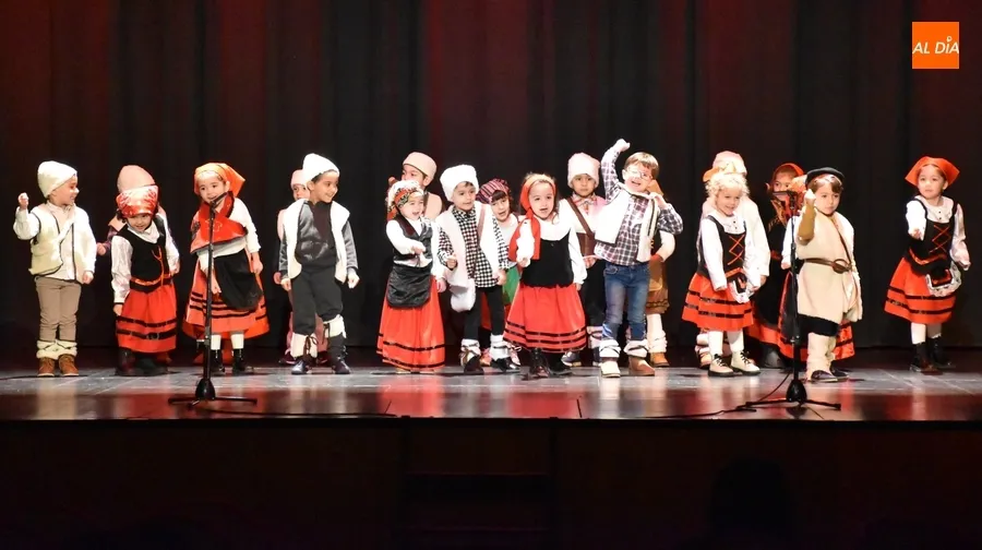 Foto 4 - El Colegio San Francisco rinde tributo a los superh&eacute;roes, en especial a una &lsquo;de la tiza&rsquo; que se jubila