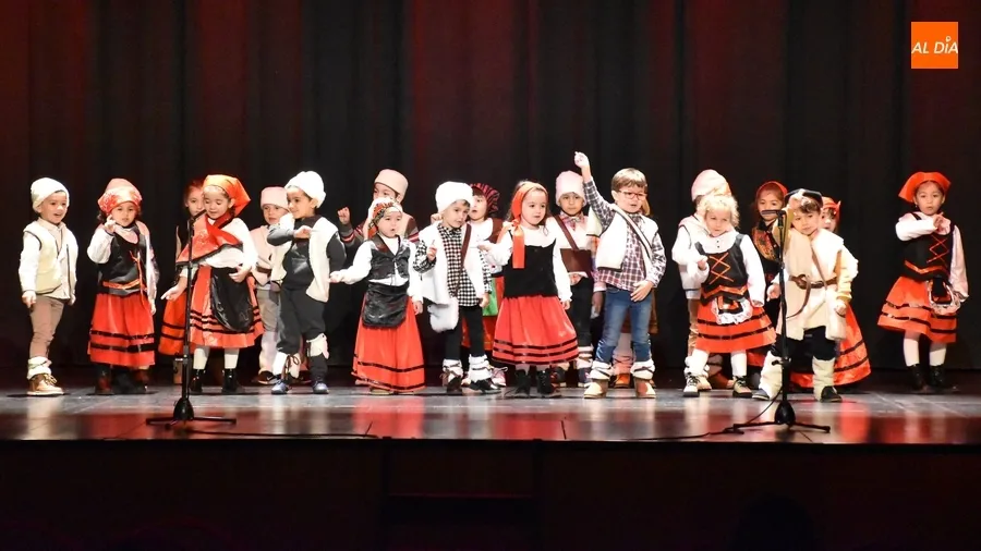 Foto 7 - El Colegio San Francisco rinde tributo a los superh&eacute;roes, en especial a una &lsquo;de la tiza&rsquo; que se jubila