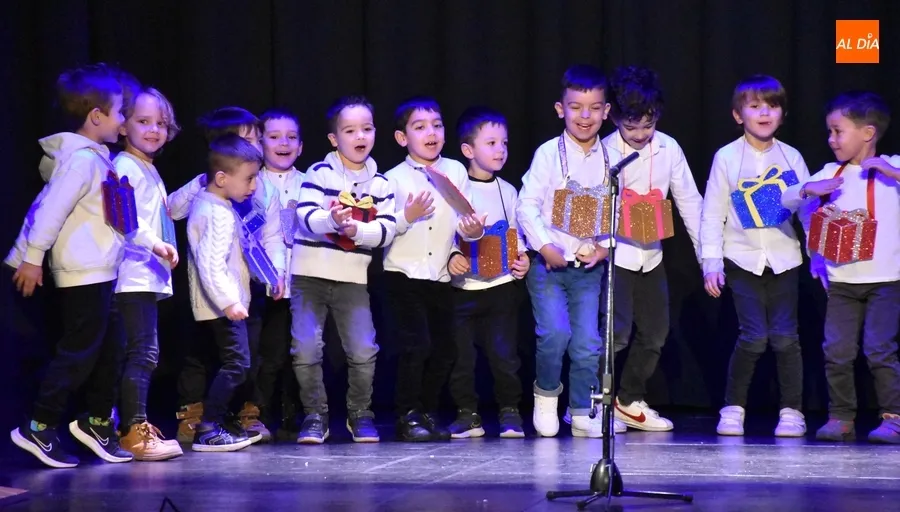 Foto 9 - El Colegio San Francisco rinde tributo a los superh&eacute;roes, en especial a una &lsquo;de la tiza&rsquo; que se jubila