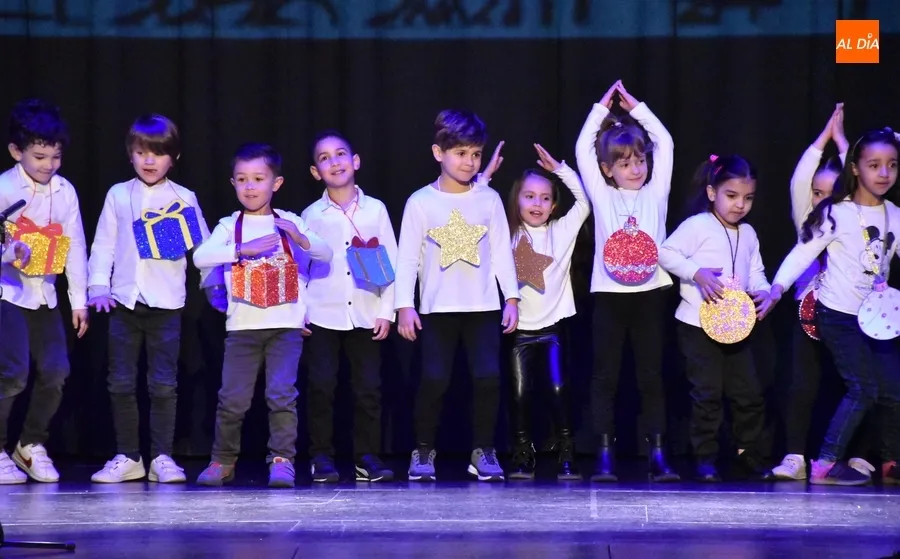 Foto 10 - El Colegio San Francisco rinde tributo a los superh&eacute;roes, en especial a una &lsquo;de la tiza&rsquo; que se jubila