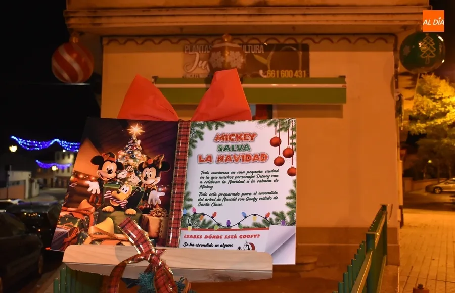 Foto 2 - Mickey, Rudolph, &aacute;ngeles o gnomos protagonizan la Navidad en los barrios mirobrigenses