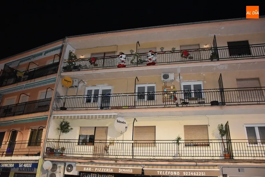 Foto 6 - Mickey, Rudolph, &aacute;ngeles o gnomos protagonizan la Navidad en los barrios mirobrigenses