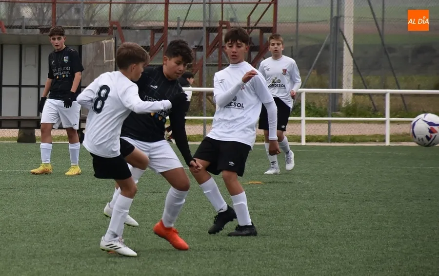 Foto 11 - Prosigue la inmaculada racha como local del Infantil del Ciudad Rodrigo