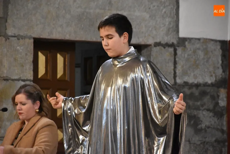 Foto 7 - Un auto sacramental protagonizado por j&oacute;venes enfatiza la Misa del Gallo en San Andr&eacute;s