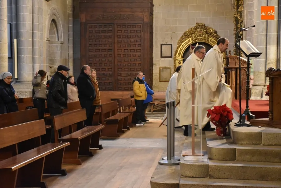 Foto 2 - Jos&eacute; Luis Retana se encarga de presidir la Misa del D&iacute;a de Navidad en la Catedral